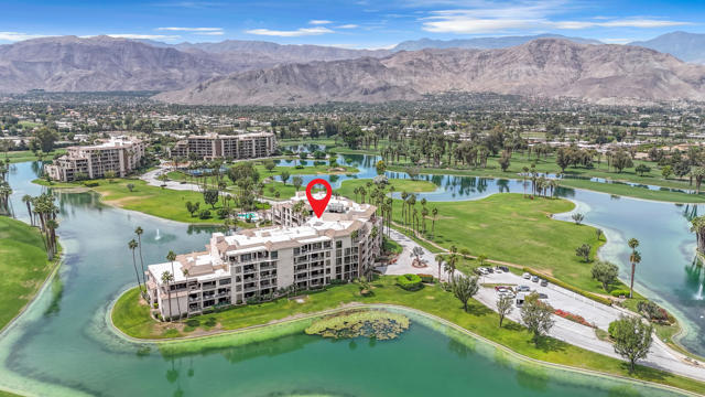 910 Island Drive, Rancho Mirage CA: https://media.crmls.org/mediaz/d9afdda6-e489-4dce-80b2-bd3b2f03e217.jpg