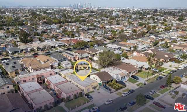 1723 W 52nd Street, Los Angeles CA: https://media.crmls.org/mediaz/d9aff9cd-7dd2-4fc4-a671-e8583b1833b0.jpg