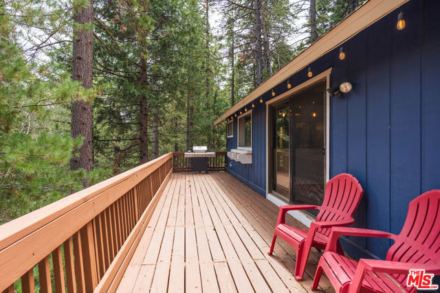 26645 Lake Forest Drive, Twin Peaks CA: https://media.crmls.org/mediaz/d9afffb2-ac19-4fb3-bef2-3941ba7bdbad.jpg