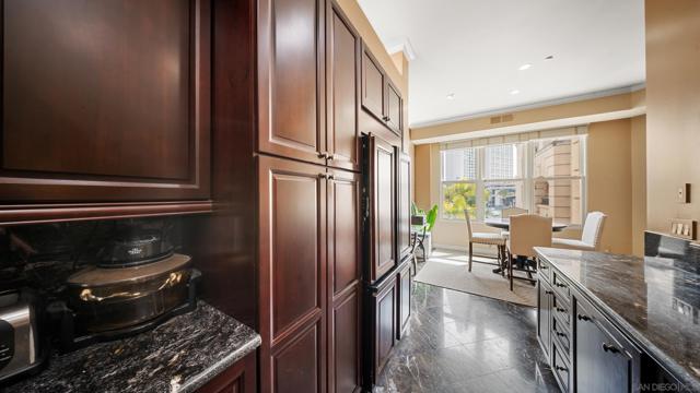 655 india St, San Diego CA: https://media.crmls.org/mediaz/d9b00de1-e739-40de-92ac-7ebb686daff5.jpg