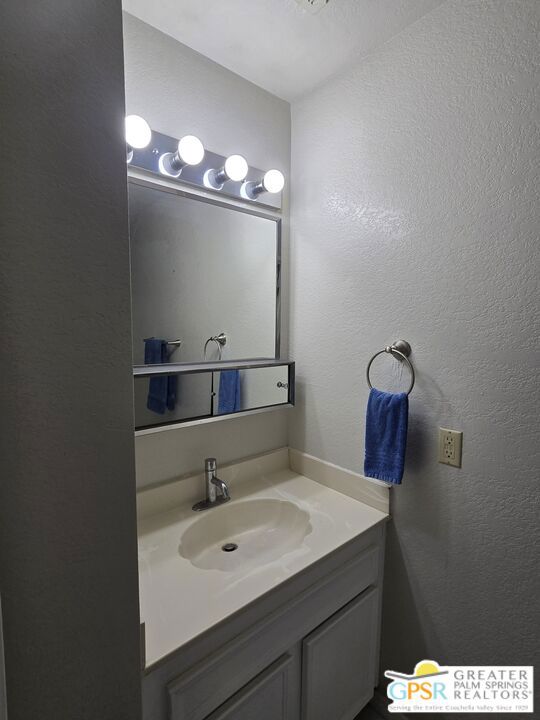 2810 N Arcadia Court, Palm Springs CA: https://media.crmls.org/mediaz/d9b0ff24-4370-4a83-b1cd-653ffcc038a1.jpg