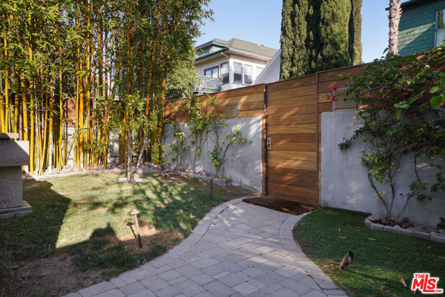 43 Ozone Avenue, B photo 4