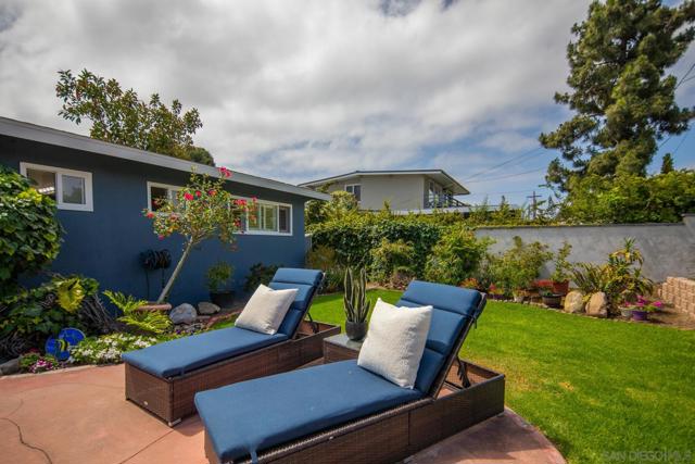 850 Coronado Ave, Coronado CA: https://media.crmls.org/mediaz/d9b1b8e7-b13b-48da-ba68-1014547e5715.jpg