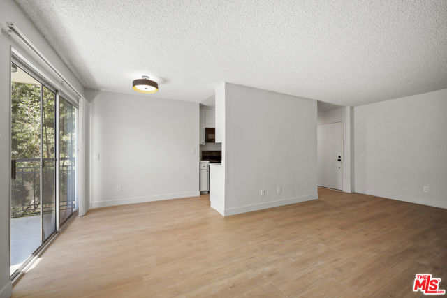 1352 S Carmelina Avenue, Los Angeles CA: https://media.crmls.org/mediaz/d9b1ed11-f0ff-4982-aabd-8c0fb91f8814.jpg