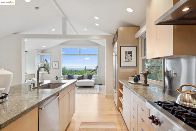 64 Crest Rd, Piedmont CA: https://media.crmls.org/mediaz/d9b27dda-3f3d-4cbe-8871-d732f4377fa4.jpg