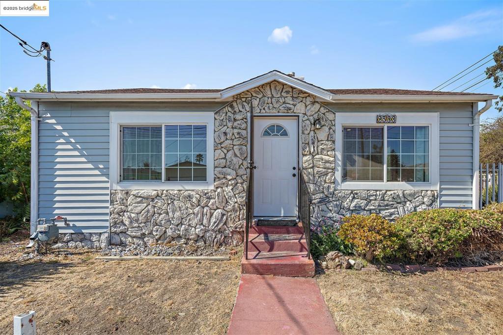 2533 Bush Ave