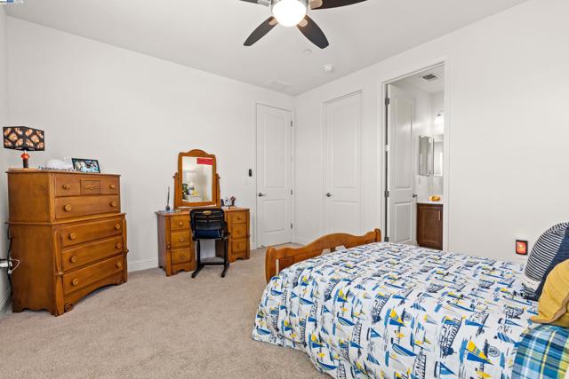 4440 Pine Mountain Way, Dublin CA: https://media.crmls.org/mediaz/d9b2e46a-7da6-4b4a-a34f-eff2e103a8c1.jpg