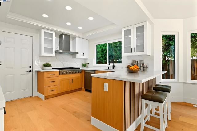 11 Paddock Ct, Pleasant Hill CA: https://media.crmls.org/mediaz/d9b32405-084c-41fd-995f-710184d48482.jpg