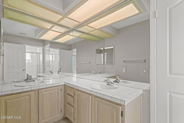 41985 Hemingway Court, Palm Desert CA: https://media.crmls.org/mediaz/d9b363dd-345d-42d4-b58a-ed65a936ab3b.jpg