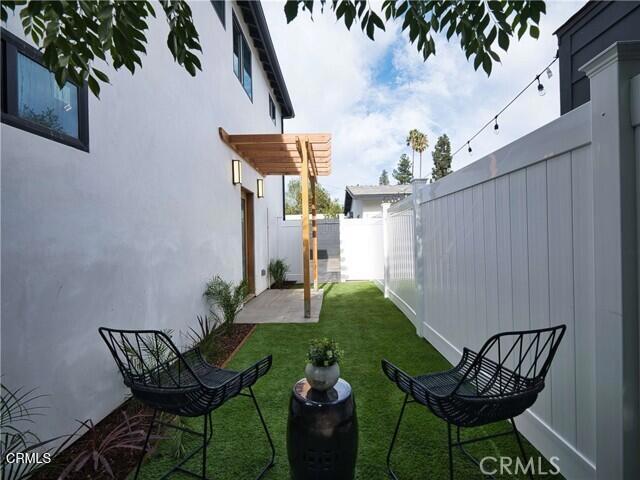 Detail Gallery Image 10 of 11 For 7219 Fallbrook Ave, West Hills,  CA 91307 - 3 Beds | 3/1 Baths
