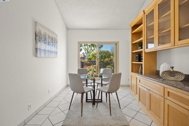 3527 Magnolia Dr, Alameda CA: https://media.crmls.org/mediaz/d9b3c9e6-b467-4acf-8ea8-d60f6c656460.jpg