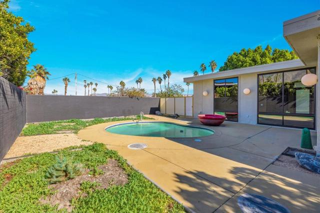 130 W Racquet Club Road #511, Palm Springs, CA 92262