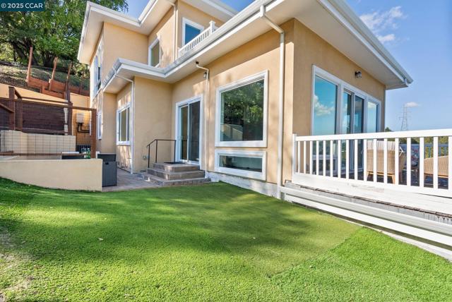 102 Barbara Rd, Orinda CA: https://media.crmls.org/mediaz/d9b4601a-f4b8-4871-9a5b-962f7cd591ab.jpg