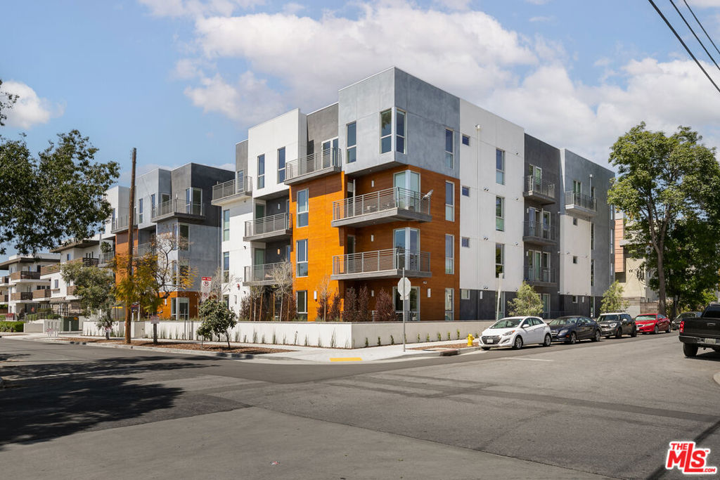 5801 Camerford Avenue #PH2