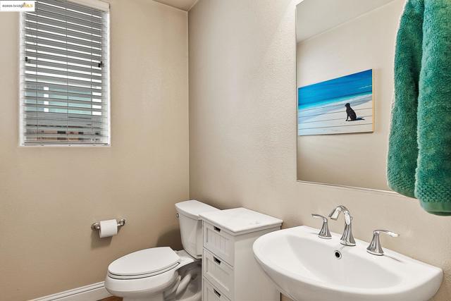 716 Cabada Dr, Brentwood CA: https://media.crmls.org/mediaz/d9b52897-5bc7-44ae-9410-e9f55d359cc1.jpg