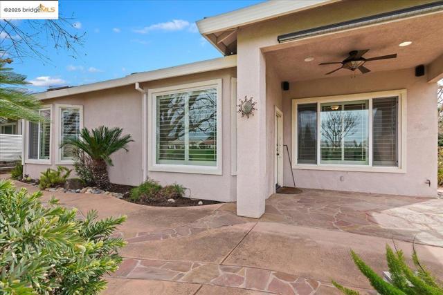 625 Pomona Dr, Brentwood CA: https://media.crmls.org/mediaz/d9b6482b-2386-4e0f-88e5-a2307263e81a.jpg