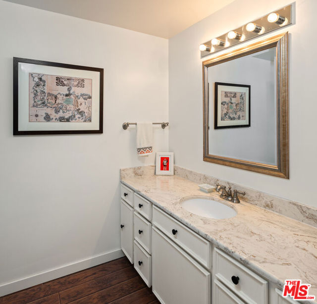 7135 Hollywood Boulevard, Los Angeles CA: https://media.crmls.org/mediaz/d9b681f5-7f12-46d7-98ef-888b7c6d6778.jpg