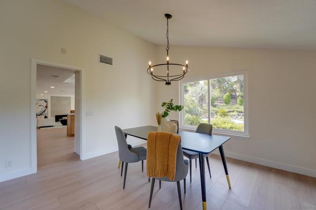 3302 Vista Rocosa, Escondido CA: https://media.crmls.org/mediaz/d9b6c58d-4680-4950-9db5-911e737833d0.jpg