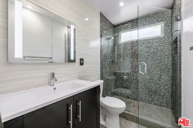 18839 Plummer Street, Northridge CA: https://media.crmls.org/mediaz/d9b6dc1b-9457-4744-b00d-4539567283b7.jpg