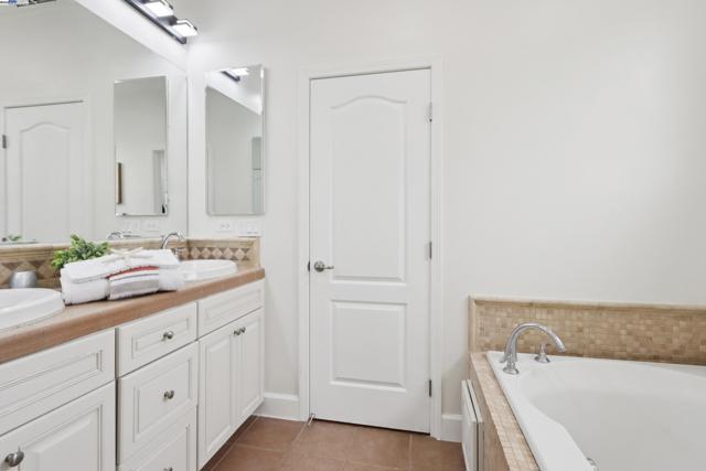 3364 Chartwell St, San Ramon CA: https://media.crmls.org/mediaz/d9b6e57d-85f4-407a-9455-ea20c8c0f4eb.jpg