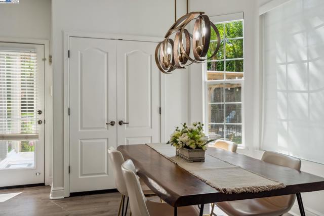 418 Golf Ct, Walnut Creek CA: https://media.crmls.org/mediaz/d9b74662-38a1-4c5b-9005-f64e6542172f.jpg