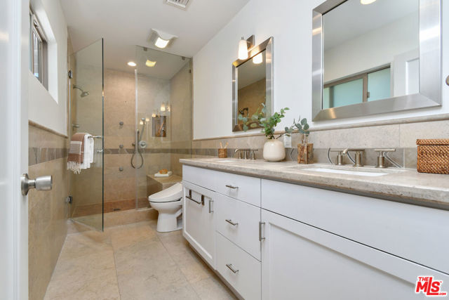 3471 Woodcliff Road, Sherman Oaks CA: https://media.crmls.org/mediaz/d9b7ed11-6e71-46c3-b2b8-77c3fe848859.jpg