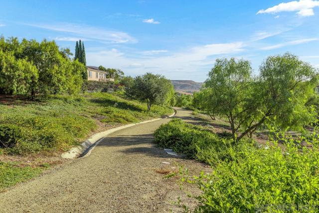 15363 Falcon Crest Ct, San Diego CA: https://media.crmls.org/mediaz/d9b8ada2-0450-4e83-861c-288f9e5c5f82.jpg