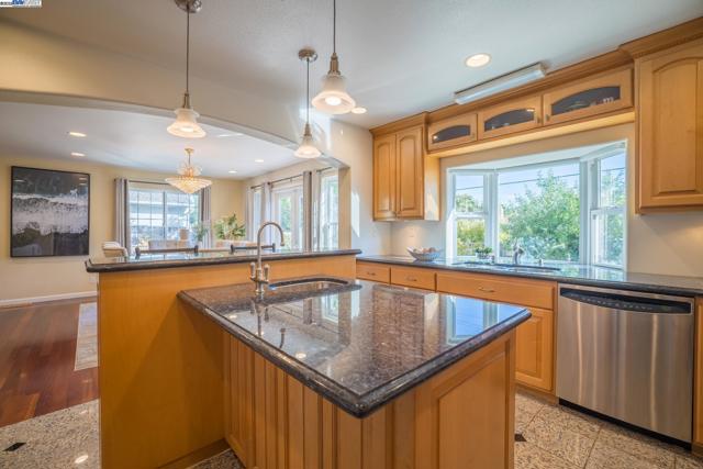42001 Via San Gabriel, Fremont CA: https://media.crmls.org/mediaz/d9b9f335-2df3-4b37-a42a-52ee9fe3717a.jpg