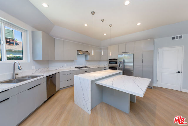 2143 Kerwood Avenue, Los Angeles CA: https://media.crmls.org/mediaz/d9ba1ef1-da82-4bd0-bf52-52e9cd06eb05.jpg