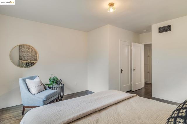 279 Pomona Street, Crockett CA: https://media.crmls.org/mediaz/d9ba4ac3-5bcf-4668-b887-80aeda80a090.jpg