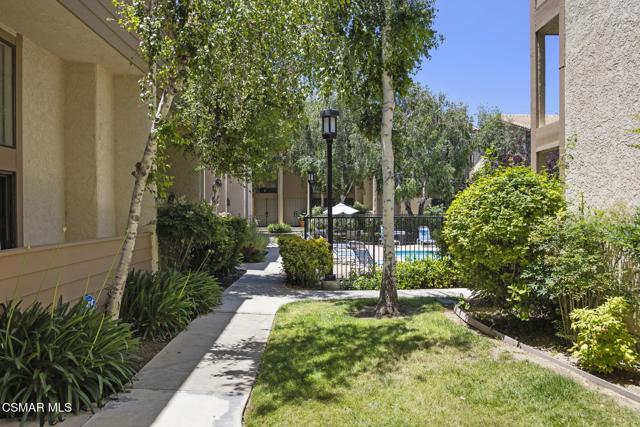 26341 W Bravo Lane, Calabasas CA: https://media.crmls.org/mediaz/d9ba9b13-11e2-49ab-8ace-6e0c109b0995.jpg