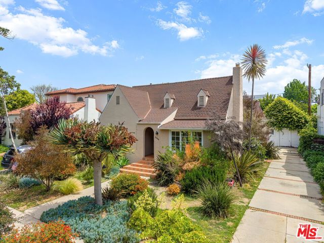 2558 Kelton Avenue, Los Angeles CA: https://media.crmls.org/mediaz/d9bac00c-6969-4489-abda-ded1fc1876f6.jpg