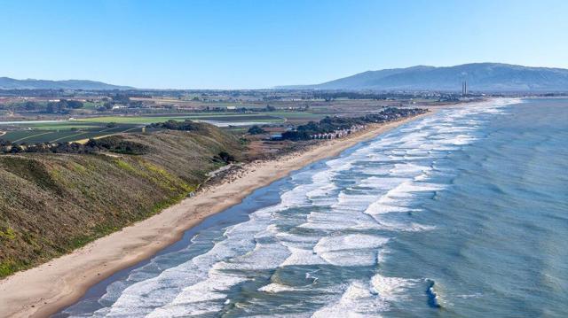 1 Gray Way, Watsonville CA: https://media.crmls.org/mediaz/d9bb3353-d209-4257-8056-aa0610875b5c.jpg