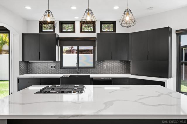 3160 Goldfinch St, San Diego CA: https://media.crmls.org/mediaz/d9bb35c3-6385-436a-a53b-e2e479c7cd42.jpg
