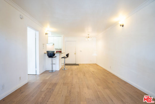 525 S Ardmore Avenue, Los Angeles CA: https://media.crmls.org/mediaz/d9bb9bef-1737-4dbb-9758-728982a8a19b.jpg