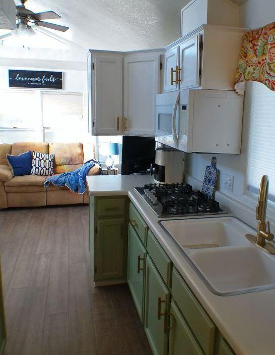 84136 Avenue 44 #602, Indio CA: https://media.crmls.org/mediaz/d9bbf445-1793-419a-9565-aed015584431.jpg