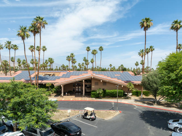 40 Joya Drive, Palm Desert CA: https://media.crmls.org/mediaz/d9bc7a56-352d-44c4-b5e8-8561ff7cdd25.jpg