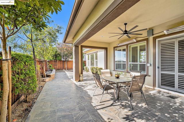 1741 Veneto Ln, Brentwood CA: https://media.crmls.org/mediaz/d9bde603-a4ca-49d1-8ab4-b6121a9560b4.jpg