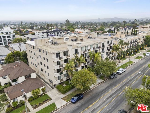 1450 S Beverly Drive, Los Angeles CA: https://media.crmls.org/mediaz/d9beb3f5-cfad-4ad6-bf6f-320da277b2ef.jpg