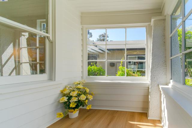789 S 12Th St, San Jose CA: https://media.crmls.org/mediaz/d9bf6398-e49e-4d9b-9d6a-2c87e530a124.jpg