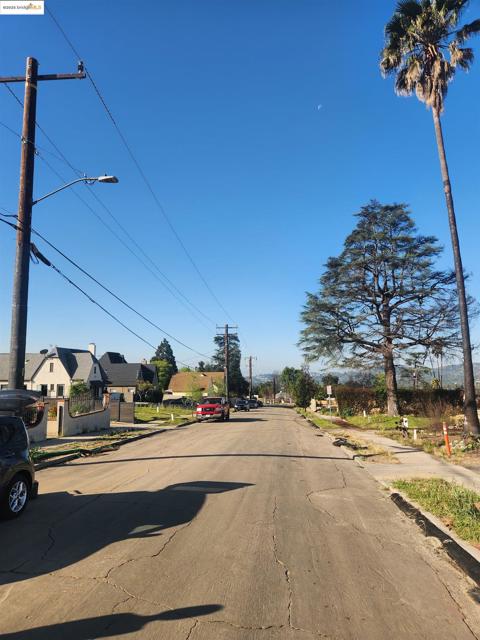 3183 Grandeur, Altadena CA: https://media.crmls.org/mediaz/d9bf9bdf-2550-4f0c-960d-ea2336f62ebb.jpg