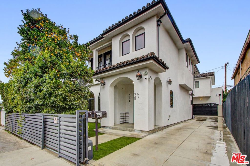 320 Gifford Avenue, Los Angeles, CA 90063