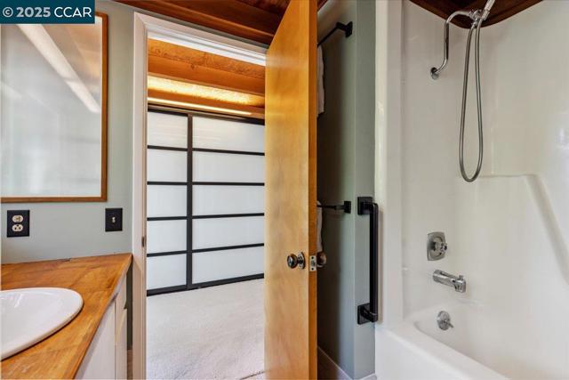 1759 Crescent Dr, Walnut Creek CA: https://media.crmls.org/mediaz/d9c04d5a-073f-43c5-b91d-36c48abb332e.jpg