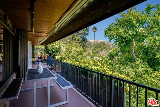 2528 Dearborn Drive, Los Angeles CA: https://media.crmls.org/mediaz/d9c05bbd-5d0e-422f-85c4-c0ef664fb471.jpg