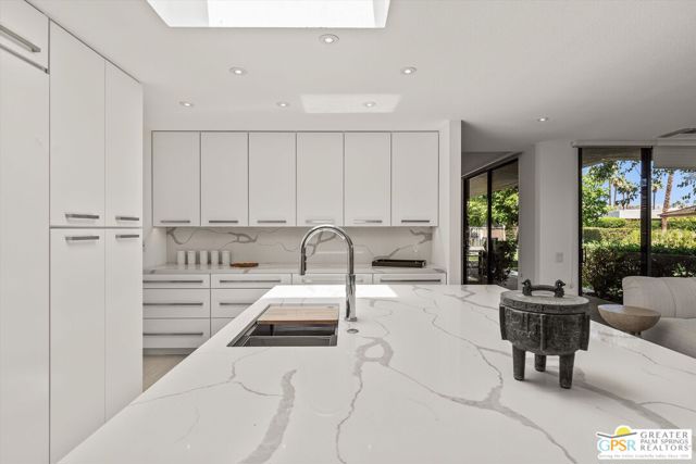 6 Trojan Court, Rancho Mirage CA: https://media.crmls.org/mediaz/d9c082af-3cb3-4226-bdb2-03ce75bd4b52.jpg