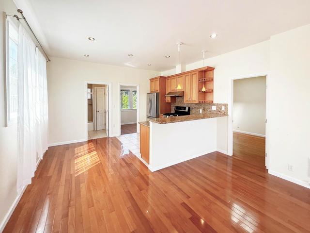 112 Congdon Street, San Francisco CA: https://media.crmls.org/mediaz/d9c0d0a3-c5ec-495d-85df-a0271e0ced95.jpg