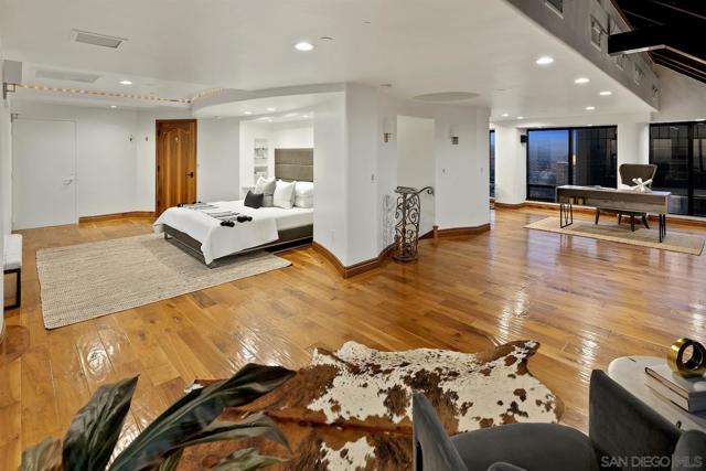 100 Harbor Dr, San Diego CA: https://media.crmls.org/mediaz/d9c1646c-df1e-4f7b-9972-ea66d86d4fae.jpg