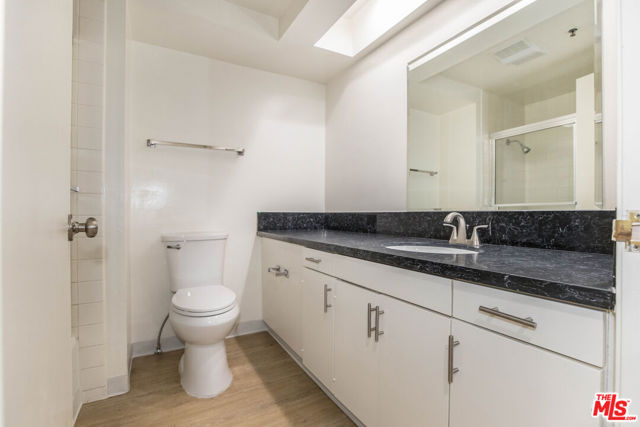 410 S Barrington Avenue, Los Angeles CA: https://media.crmls.org/mediaz/d9c16ec9-6051-4865-82ee-a967b21836a5.jpg
