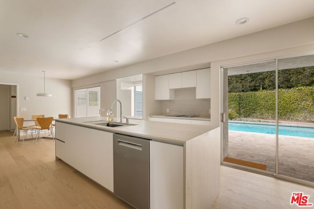650 N Tigertail Road, Los Angeles CA: https://media.crmls.org/mediaz/d9c16fef-f0ae-418e-9337-e2eac918b367.jpg