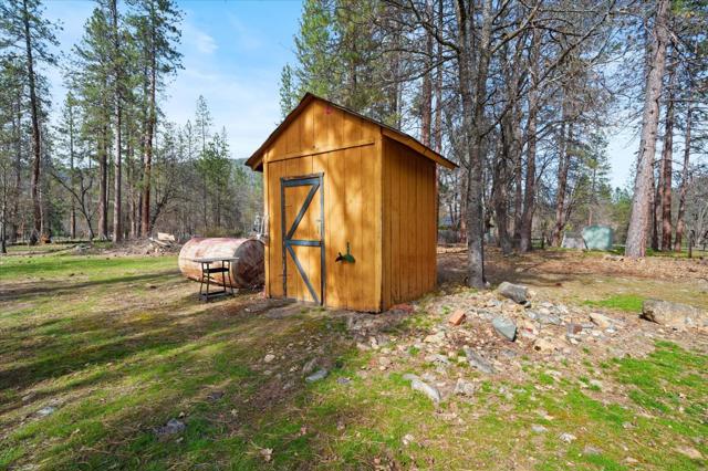 121 Wellock Road, Lewiston CA: https://media.crmls.org/mediaz/d9c17ccc-a616-4cbb-8754-47e690100e3d.jpg
